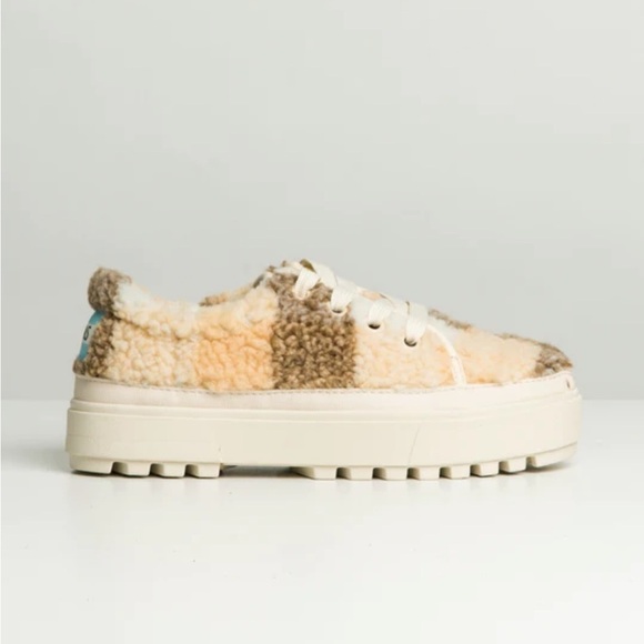 Woman’s Tom’s Alpargata Sherpa Lug Platform sneakers teddy plaid size 9.5 - Picture 1 of 11